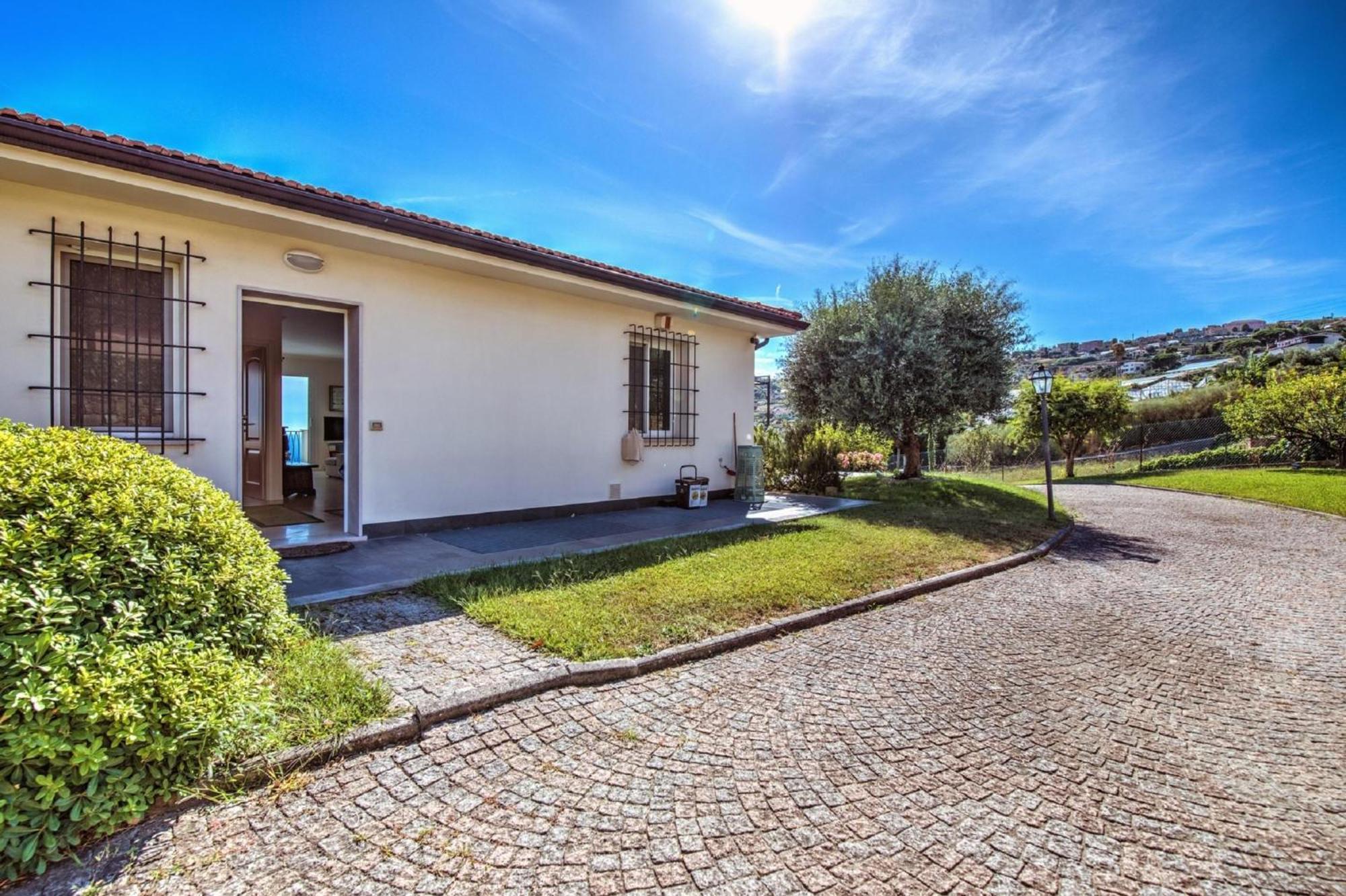 Villa Lucia Riviera Dei Fiori Pool - Happy Rentals Sanremo Exteriör bild